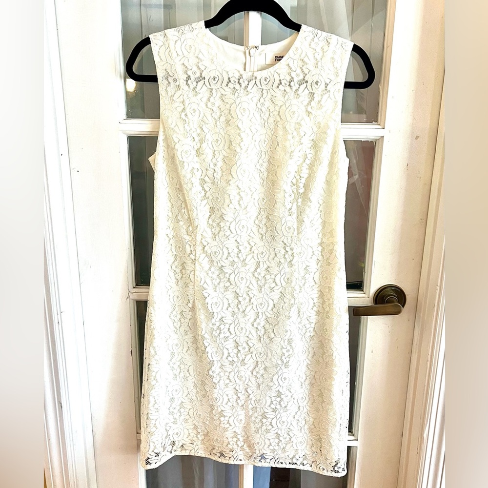 EUC SZ 8 Diane Von Furstenberg Ivory Lace Sheath Dress